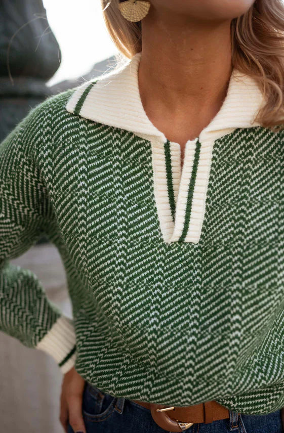 Zielony damski sweter z dekoltem V — dzianinowy design