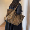 Damska torba shopper w panterkę — nowoczesny design i funkcjonalność
