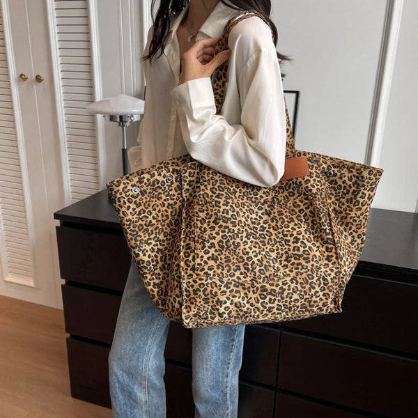 Damska torba shopper w panterkę — nowoczesny design i funkcjonalność