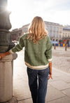 Zielony damski sweter z dekoltem V — dzianinowy design